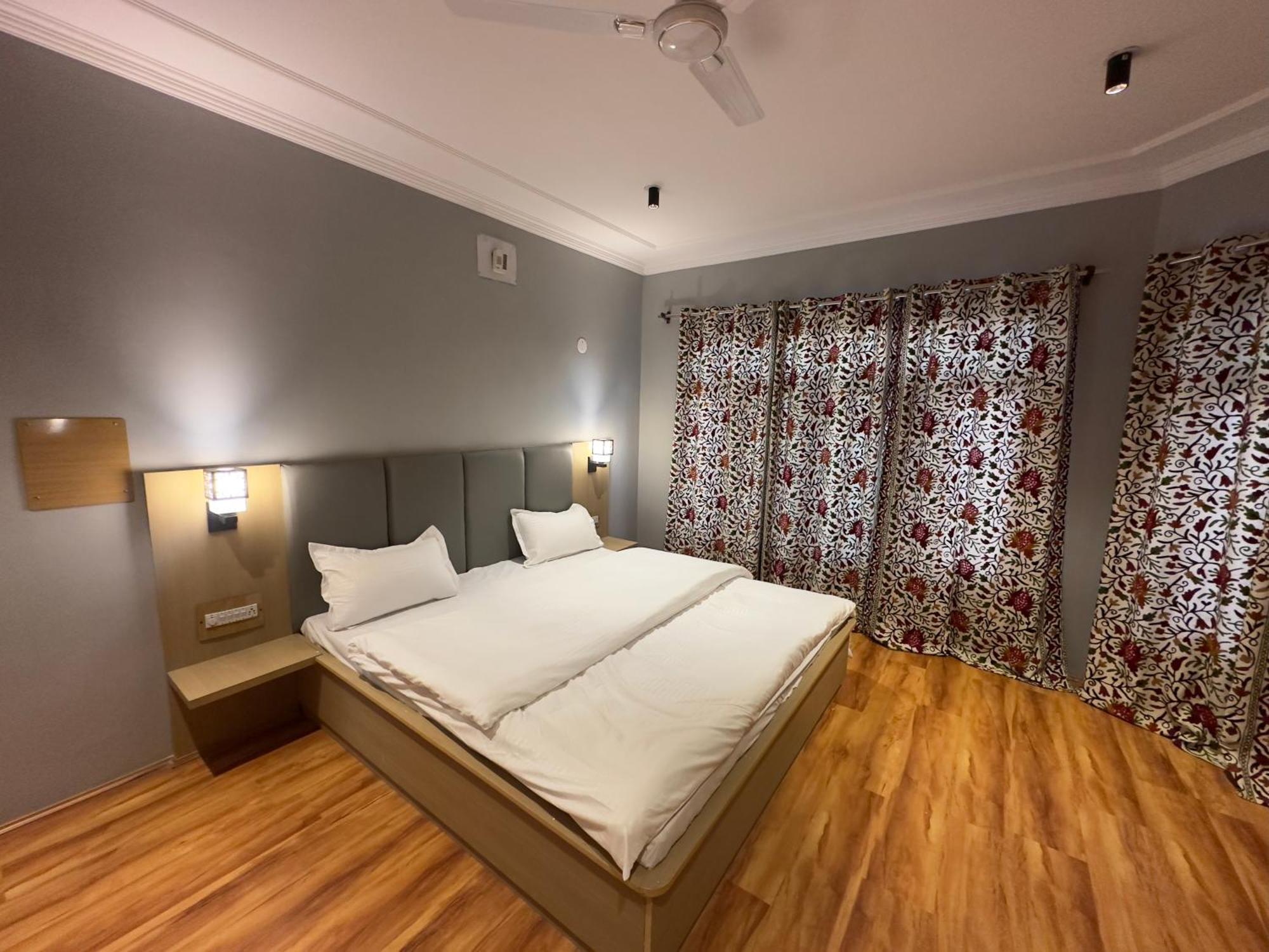 Silk Route Homestay *