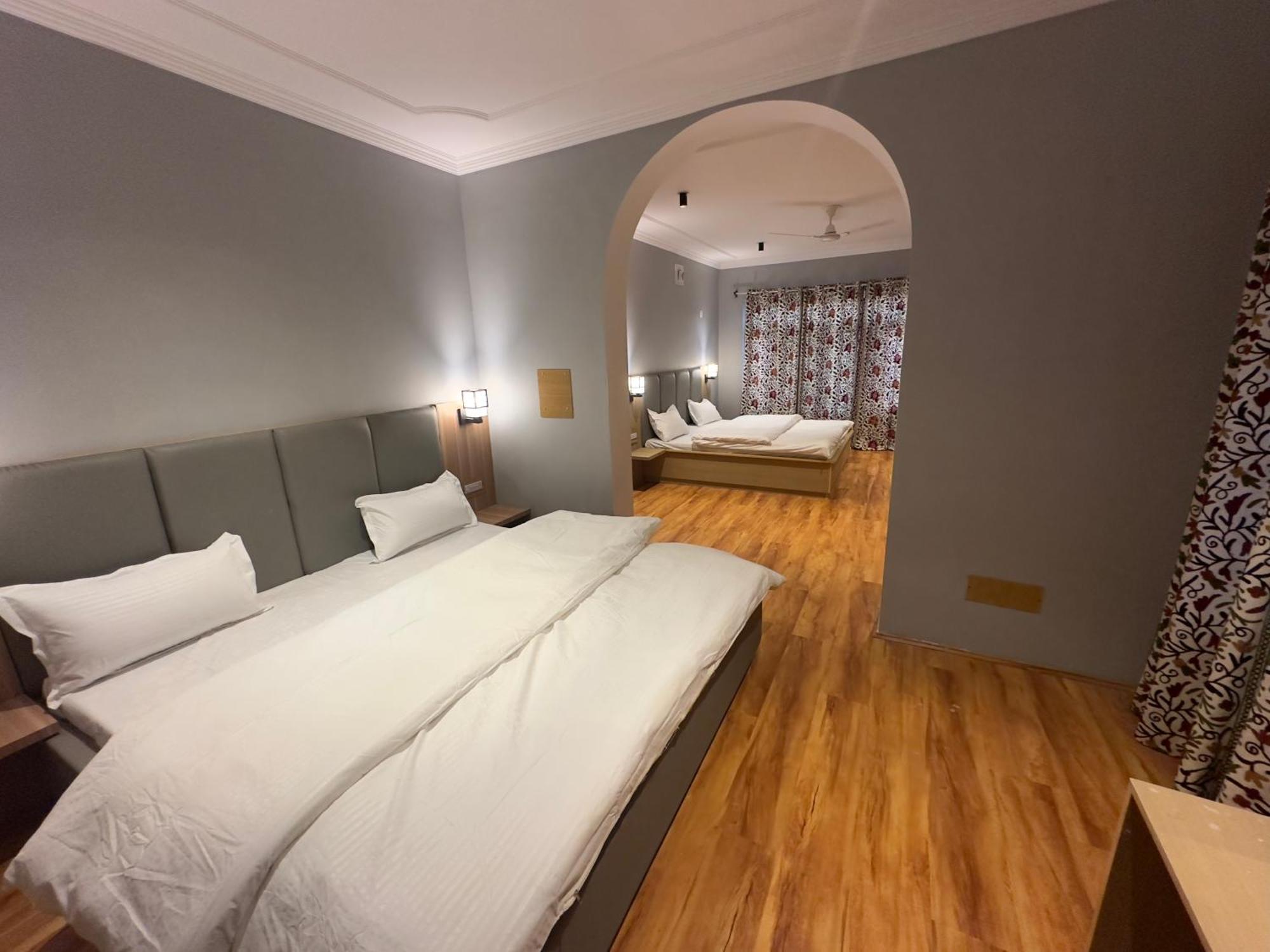 Silk Route Homestay *